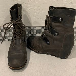 Sorel Joan of Arctic wedge bootie size 9.5